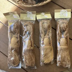 Graber 044294083189 Set/4 Curtain Drapery Tiebacks Big Basketweave Tassels Camel Gold 26 Inch Nip