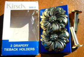 5666-b Kirsch 2 Vintage Brass Finished Rosette Curtain Tieback Holders