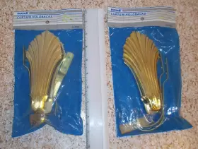14762 Newell Decorator Curtain Holdbacks Gold Plastic Fan 2 Pair Shiny Brass Look