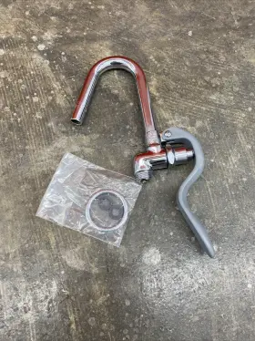 002851-40 T&s Brass Gray Hook Nozzle And Self-closing Valve