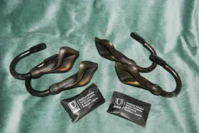 238491-125 Umbra 2 Pairs Calla Lilly Bronze Drapery Scarf Holder / Holdback Set - New
