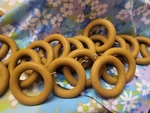 Set / 20 Plastic Faux Wood 2.75" Curtain Rings Eyelets For 1.5" Rod Used. Price: $16.99.